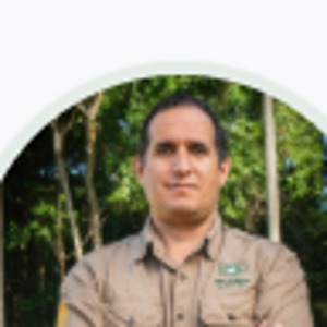 Dr. Víctor Larroza